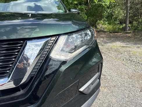 Used 2019 Nissan Rogue SV FWD image 3