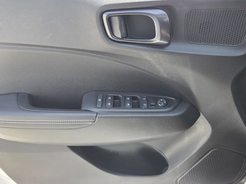Certified 2025 Hyundai Venue Limited FWD image 30