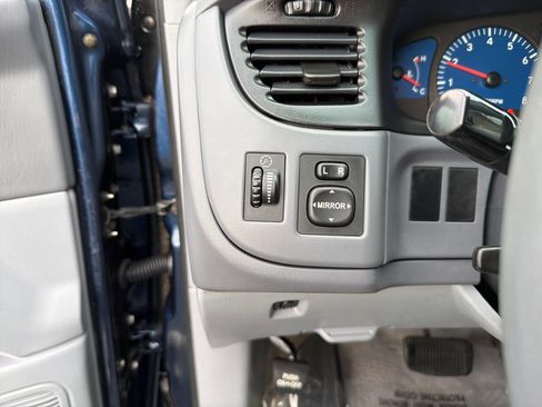 Used 2001 Toyota Sienna LE image 28