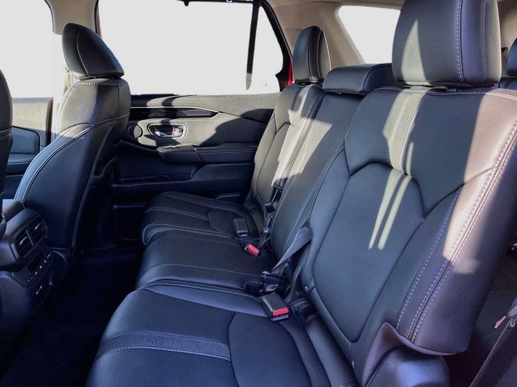 Used 2025 Honda Pilot Touring image 26