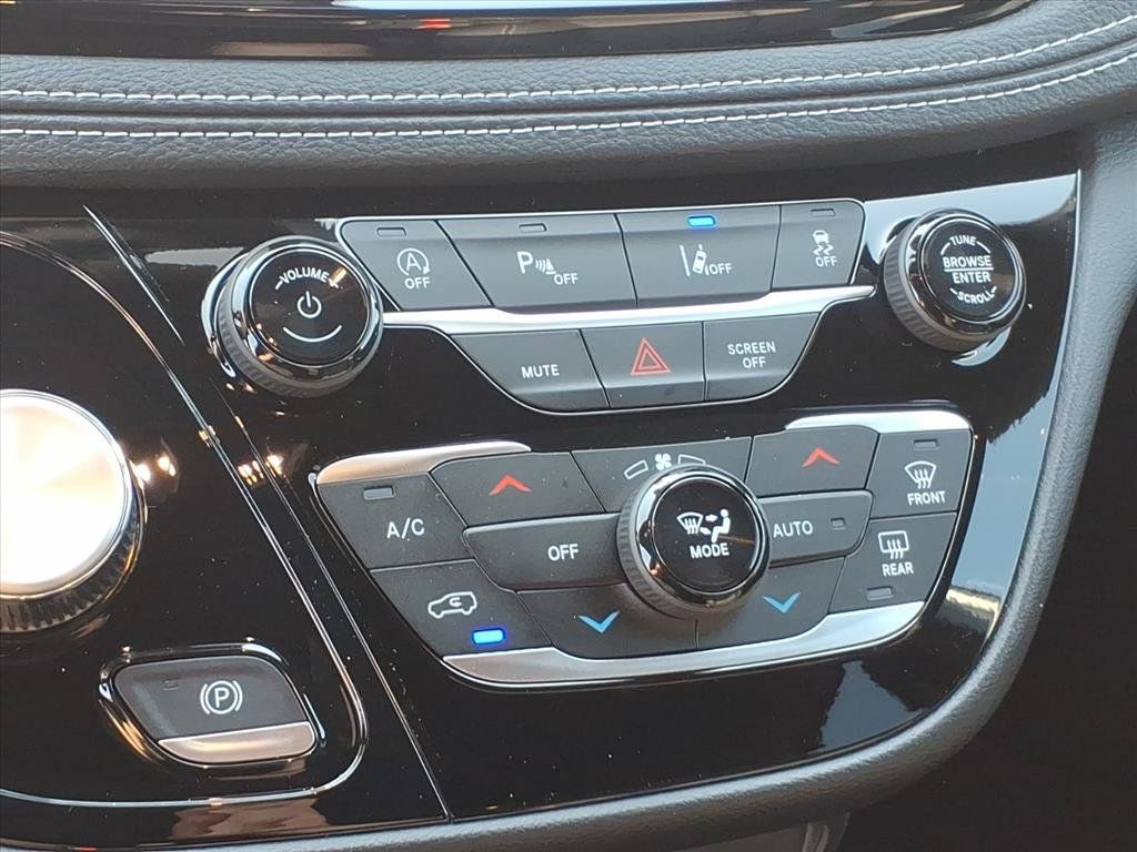 New 2027 Chrysler Pacifica Select FWD image 31