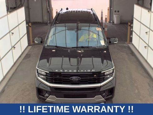 Used 2025 Ford Expedition Max Platinum w/ Driver's Package AWD/4WD image 2