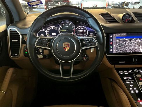 Used 2022 Porsche Cayenne E-Hybrid AWD/4WD image 10