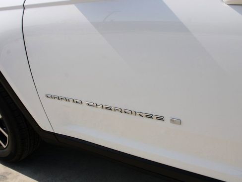 New 2025 Jeep Grand Cherokee Limited w/ Luxury Tech Group II image 49