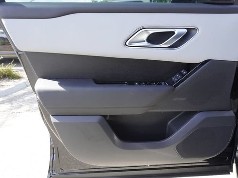 Used 2026 Land Rover Range Rover Velar Dynamic SE AWD/4WD image 17