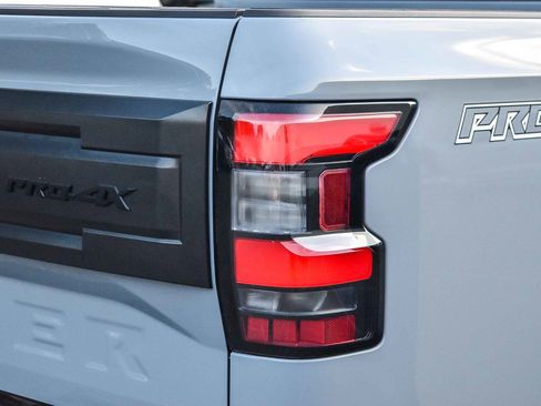 Used 2025 Nissan Frontier PRO-4X image 7