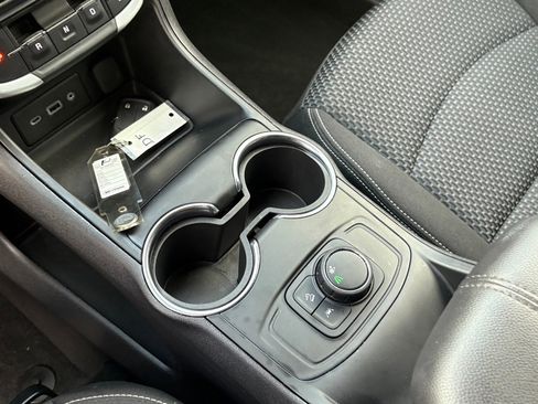 Used 2024 GMC Terrain SLE image 20