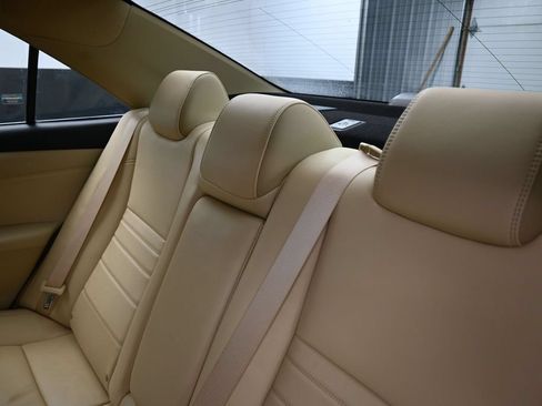 Used 2016 Toyota Camry XLE w/ Moonroof Package FWD image 12