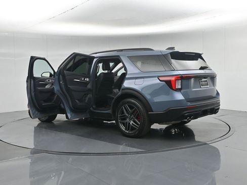 Used 2025 Ford Explorer ST image 37