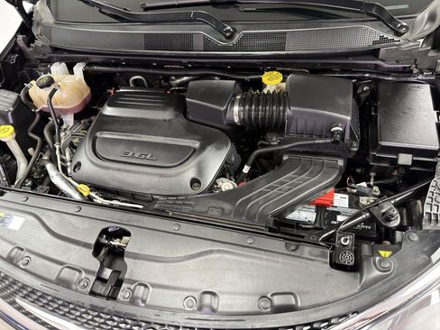 Used 2019 Chrysler Pacifica Limited FWD image 35