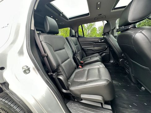 Used 2017 GMC Acadia SLT AWD/4WD image 18