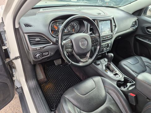 Used 2019 Jeep Cherokee Trailhawk AWD/4WD image 14