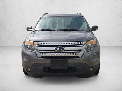 Used 2014 Ford Explorer XLT w/ Equipment Group 201A image 2