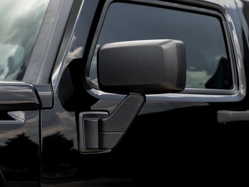 Used 2010 HUMMER H3T Adventure image 16