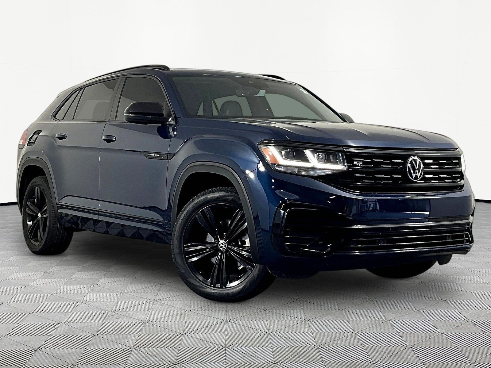 Used 2023 Volkswagen Atlas Cross Sport SEL R-Line AWD/4WD image 10