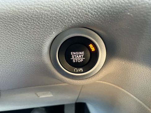 Used 2024 Chrysler Pacifica Touring-L image 24