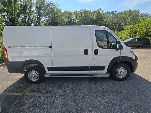 Used 2025 RAM ProMaster 2500 w/ U-Haul Equipment Group FWD image 9