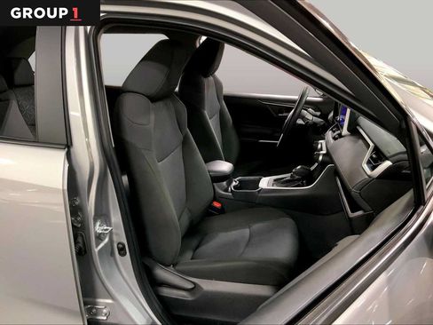 Certified 2025 Toyota RAV4 XLE AWD/4WD image 9