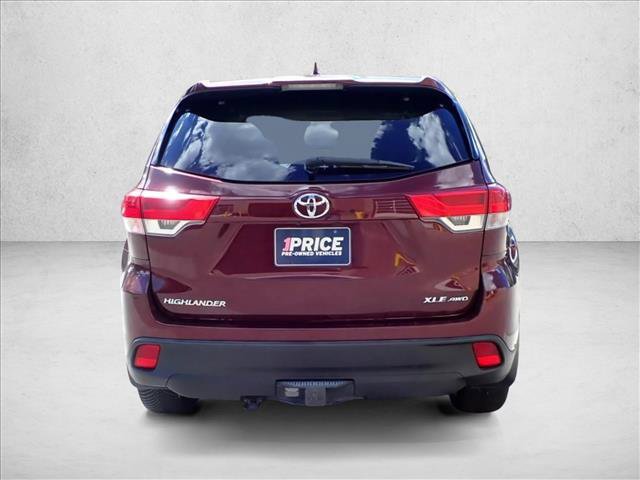 Used 2018 Toyota Highlander XLE AWD/4WD image 3