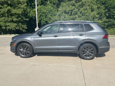 Certified 2023 Volkswagen Tiguan SE FWD image 6