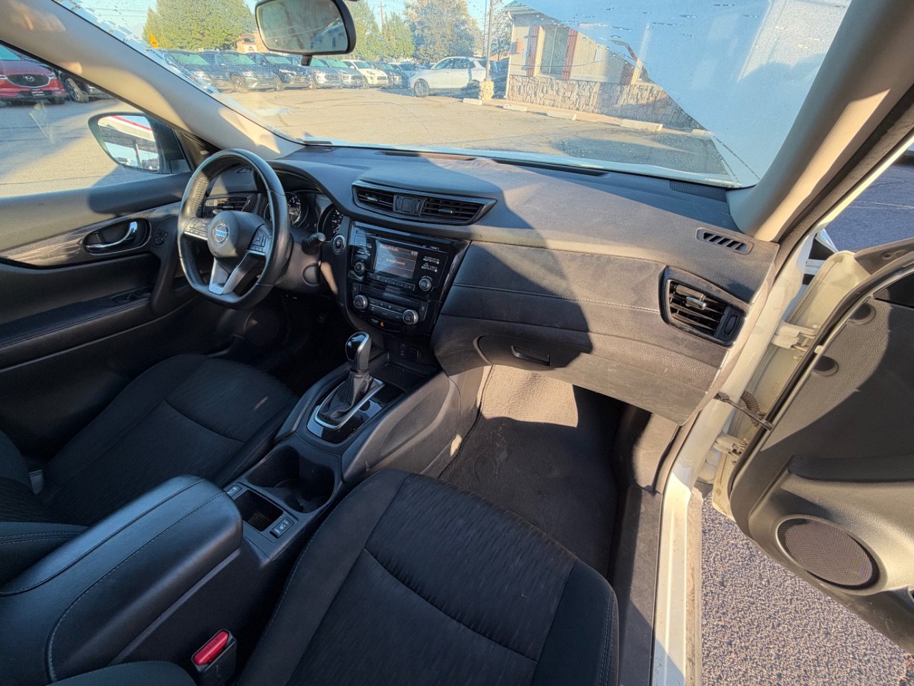 Used 2017 Nissan Rogue SV AWD/4WD image 9
