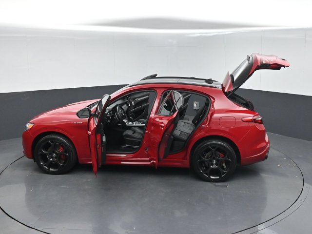 Used 2023 Alfa Romeo Stelvio Veloce AWD/4WD image 56