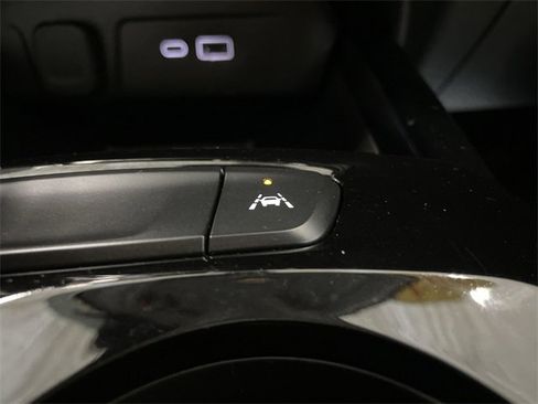 Certified 2024 Chevrolet Trax LT image 26