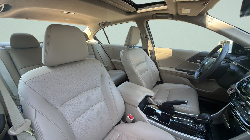 Used 2017 Honda Accord Touring image 31