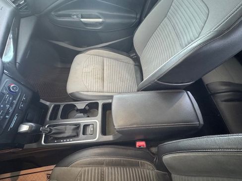 Used 2017 Ford Escape SE w/ Equipment Group 201A image 10