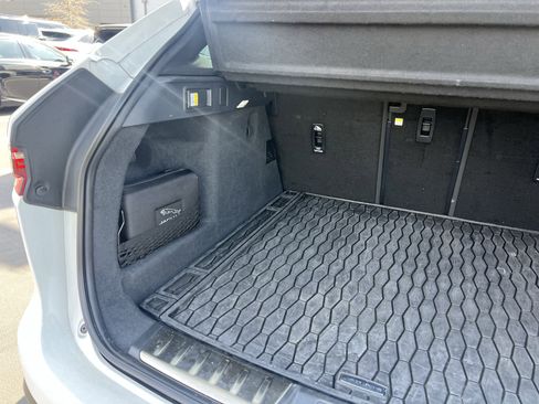 Certified 2025 Jaguar F-PACE R-Dynamic S image 33