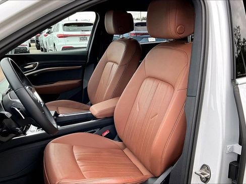 Certified 2024 Audi Q8 e-tron Premium Plus w/ Premium Plus Package image 21