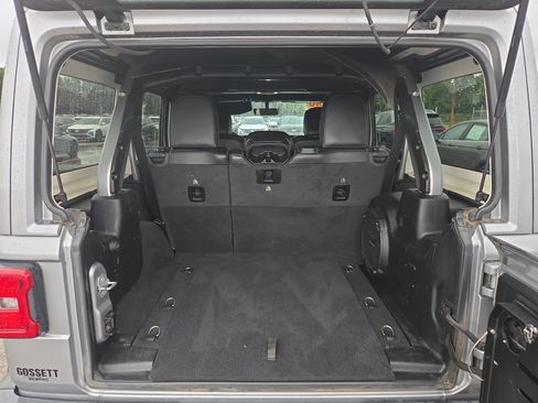 Used 2020 Jeep Wrangler Unlimited Sahara AWD/4WD image 9