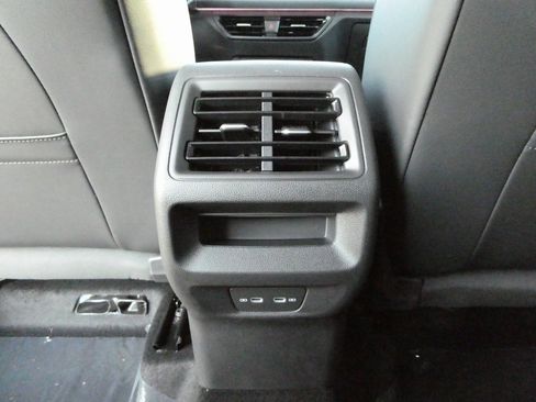 New 2025 Volkswagen Tiguan SE image 35