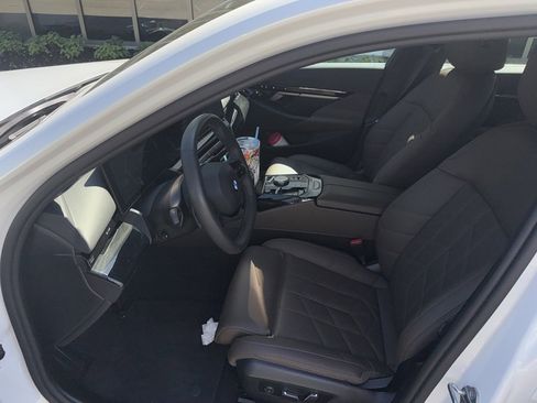 Certified 2024 BMW 530i w/ Luxury Seating Package image 12