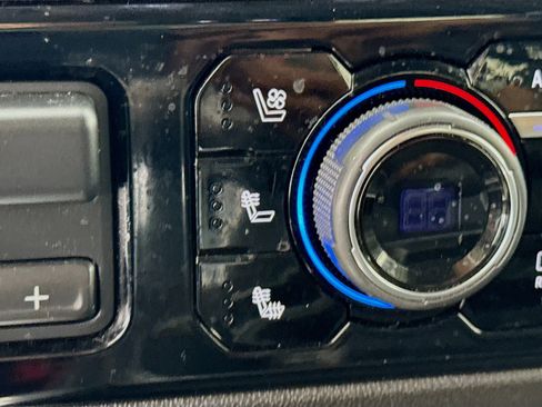 Used 2024 Chevrolet Silverado 2500 LTZ w/ LTZ Premium Package image 21