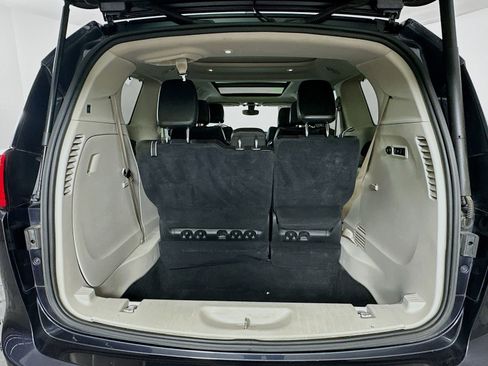 Used 2020 Chrysler Pacifica Limited FWD image 27