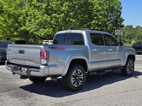 Used 2022 Toyota Tacoma TRD Sport w/ TRD Premium Sport Package AWD/4WD image 7