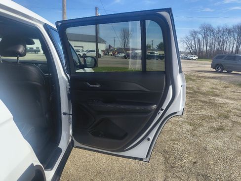 Used 2024 Jeep Grand Cherokee L Altitude image 30