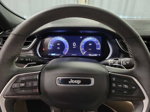 Used 2024 Jeep Grand Cherokee Limited AWD/4WD image 15