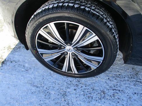 Certified 2023 Volvo XC60 B5 Plus image 9