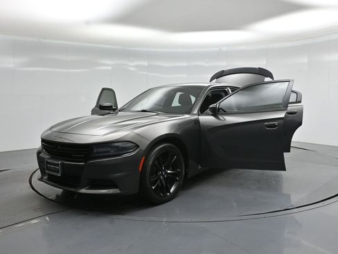 Used 2017 Dodge Charger SE w/ Blacktop Package RWD image 28
