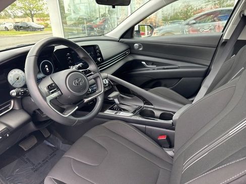 Used 2021 Hyundai Elantra SEL w/ Convenience + Premium Package image 19
