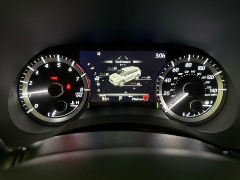 Used 2024 Toyota Highlander XLE image 10