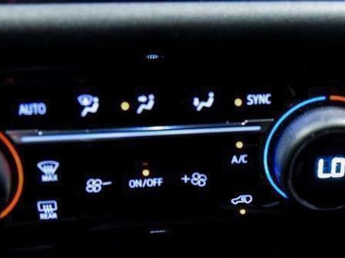 Used 2024 Chevrolet Silverado 1500 ZR2 w/ Technology Package AWD/4WD image 42