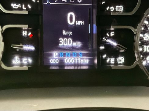 Used 2020 Toyota Tundra SR5 w/ SR5 Upgrade Package RWD image 8