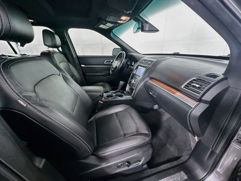 Used 2016 Ford Explorer Limited w/ Equipment Group 301A FWD image 32