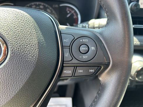 Used 2023 Toyota RAV4 XLE Premium image 9