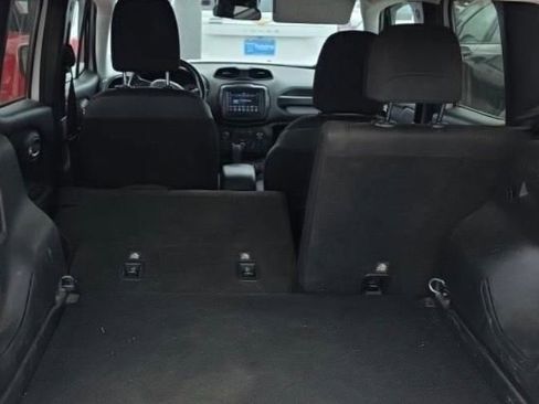 Used 2018 Jeep Renegade Altitude image 4