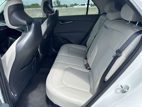 Used 2023 Kia Niro EX Touring image 12