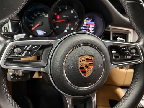 Used 2018 Porsche Macan AWD/4WD image 18